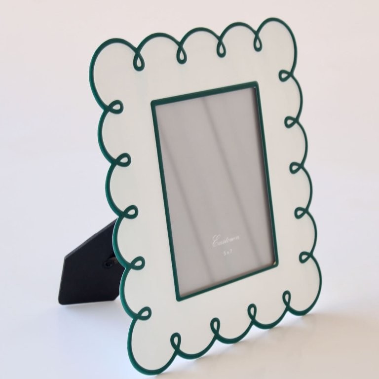 Green & White Metal Scallop Standing Photo Frame